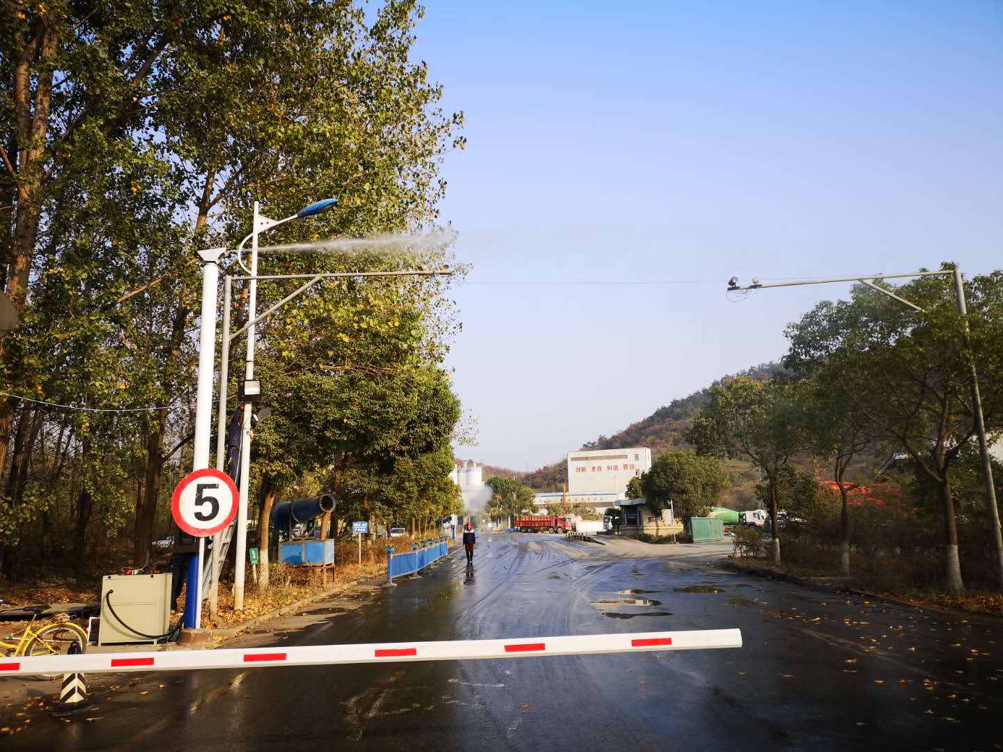 360°高桿旋轉噴淋噴霧降塵樁